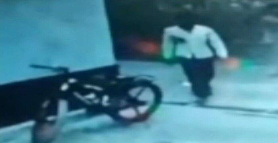 सीकर में दिनदहाड़े बाइक चोरी, CCTV में कैद हुई वारदात