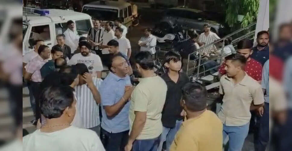 Jhalawar में 45 की ब्रेड 10 रूपए में बेचीं तो हो गया बवाल! मॉल भी हो गया सील, जानिए क्या है पूरा मामला 