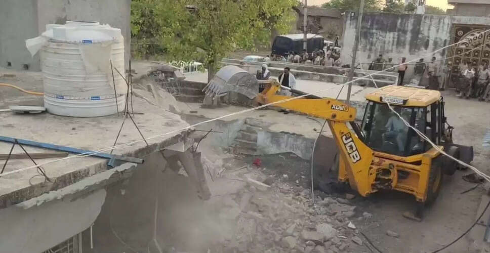 झालावाड़ में दिनदिहाड़े हुयी फोटोग्राफर की हत्या मामले में 3 आरोपी गिरफ्तार, एक आरोपी के घर चला बुलडोज़र&nbsp;