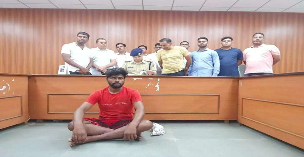 Karoli&nbsp;25 हजार रुपए का इनामी बदमाश गिरफ्तार, 1 साल से था फरारv