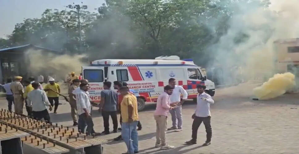 डूंगरपुर मॉक ड्रिल: &lsquo;एयर स्ट्राइक&rsquo; से दहशत! बम धमाकों और सायरन से गूंजा शहर, युद्ध जैसा दिखा मंजर