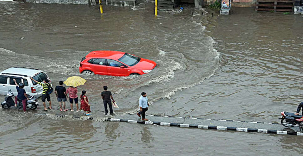 Weather Breaking: राजस्थान में बारिश का कहर, जिला प्रशासन ने 20 जिलों में स्कूल-कॉलेज बंद करने का लिया फैसला​​​​​​​