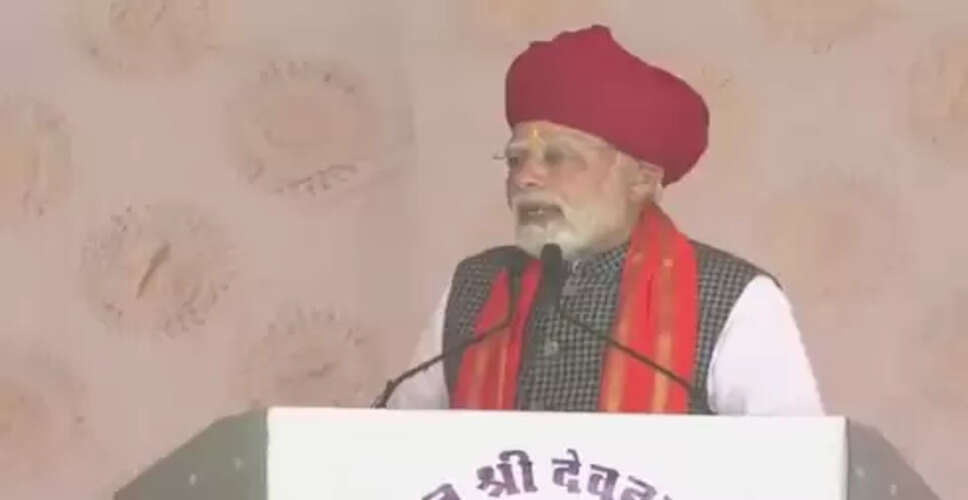 PM Modi Bhilwara Live Updates: पीएम मोदी पहुंचे भीलवाड़ा,&nbsp; जनसभा को संबोधित करने के लिए मंच पर पहुंचे