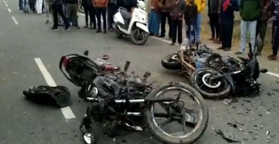 Banswara में तेज़ रफ्तार मोटरसाइकिल की भीषण भिड़ंत में 2 की मौत, 1 गंभीर घायल 