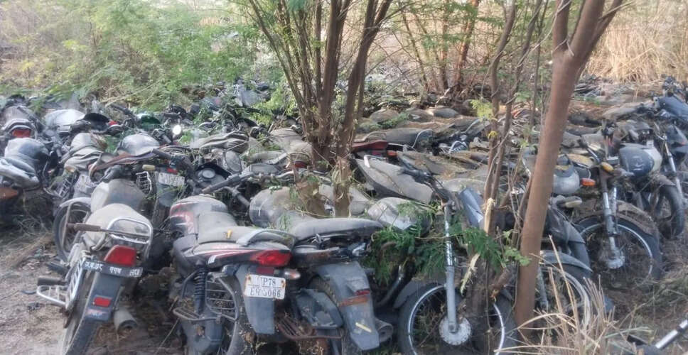 थाने में वर्षों से खड़े स्क्रैप वाहनों की नीलामी, कोर्ट के आदेश पर बोली लगी 35 हजार