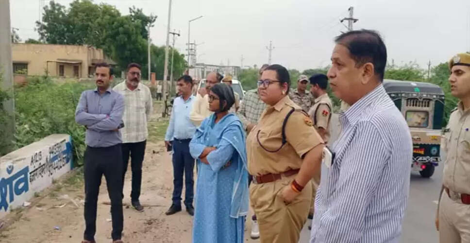 Karoli&nbsp;कलेक्टर और एसपी ने जल भराव वाले क्षेत्र का लिया जायजा