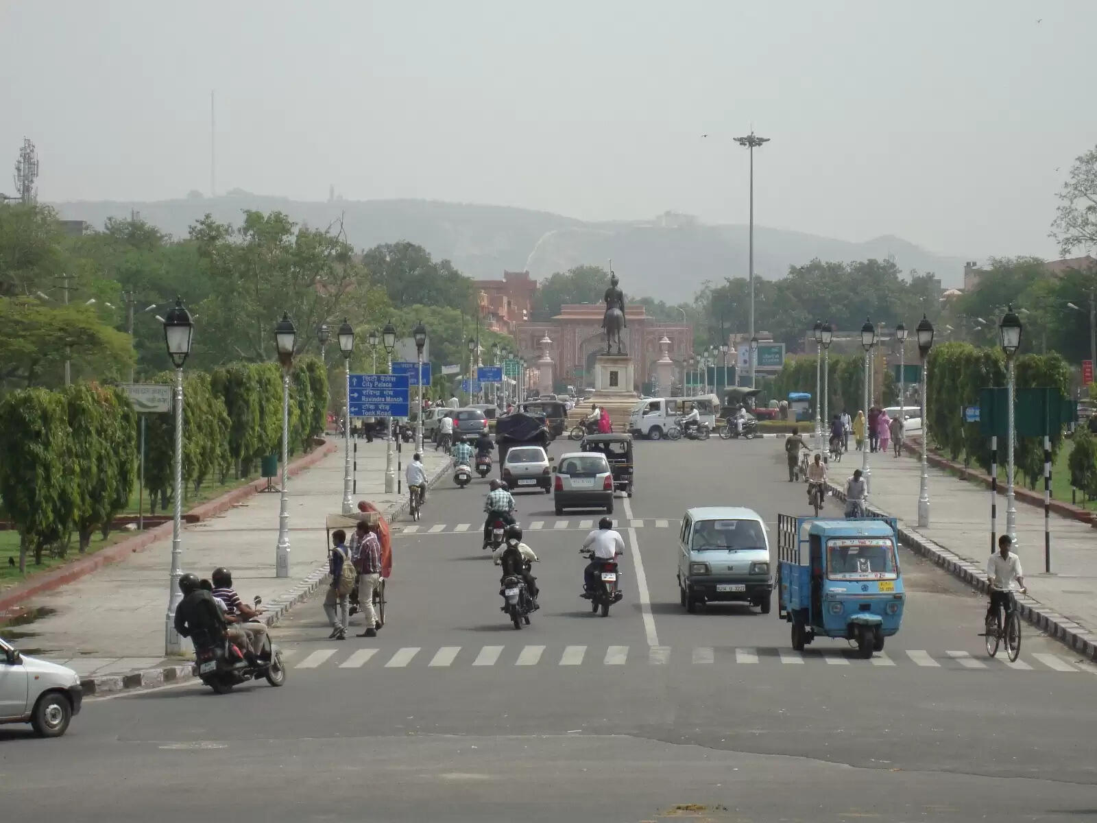 जानिए Jaipur शहर की सबसे व्यस्त सड़क एम आई रोड के इतिहास के बारे में 