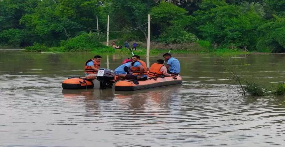 बनास नदी में युवक ट्रैक्टर सहित बहा, पहुंची एसडीआरएफ की टीम
