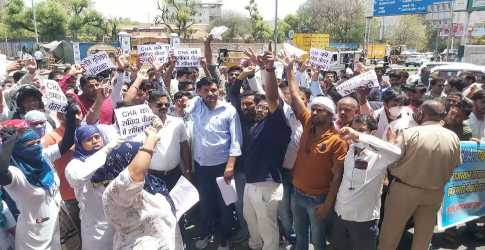 Rajasthan Breaking News: जयपुर में कोविड सहायकों का धरना 53वें दिन भी जारी, आज पीसीसी पहुंच कर दी आत्महत्या की चेतावनी