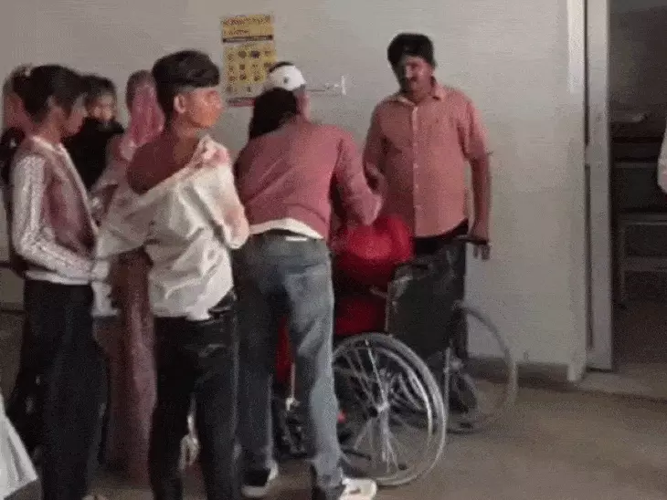 भारतमाला हाईवे पर दर्दनाक हादसा, कैंपर के नीचे दबने से बच्ची की मौत, 10 घायल