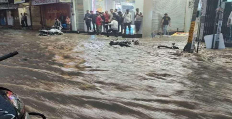 एक घंटे की बारिश ने शहर का जनजीवन अस्त-व्यस्त कर दिया