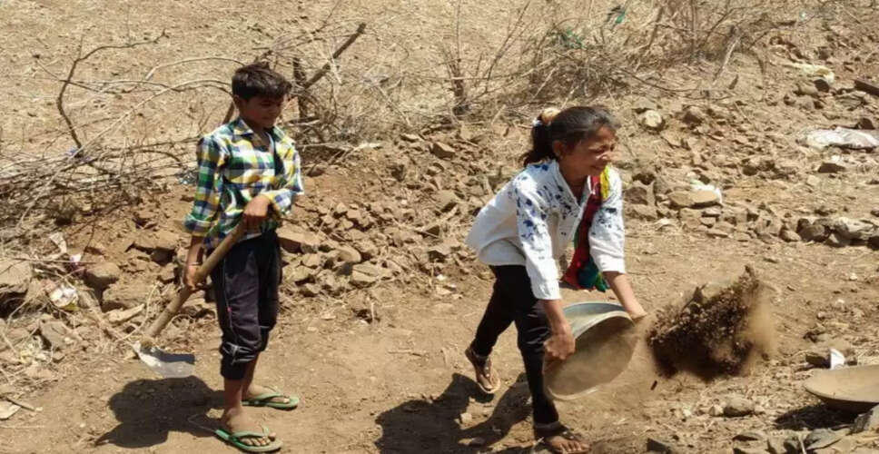 Banswara मनरेगा में बच्चे कर रहे थे मां की जगह काम&nbsp;