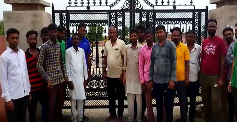 Tonk&nbsp;आक्रोश : बोसरिया स्कूल के गेट पर लोगों ने जड़ा ताला