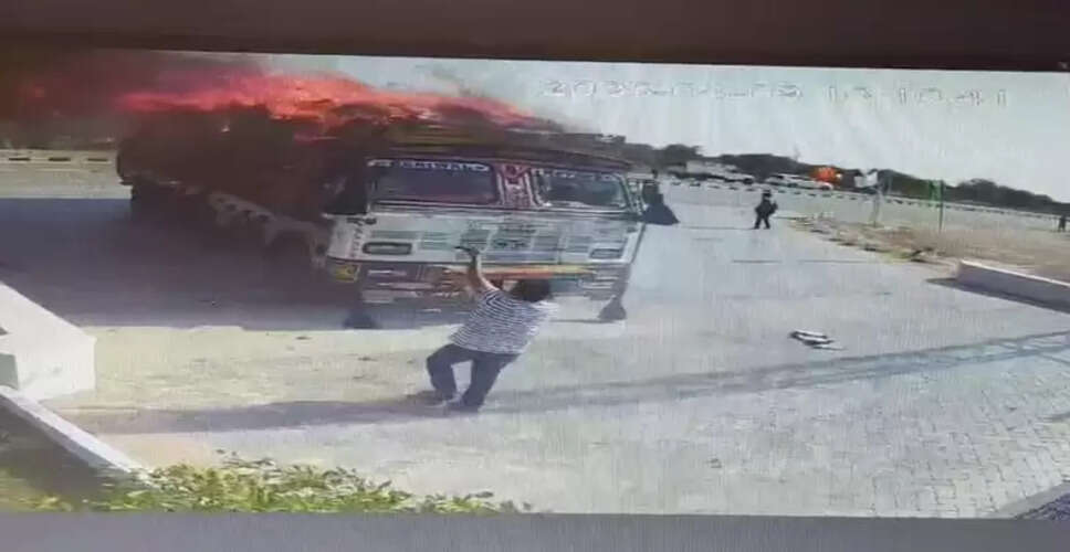 जोधपुर पेट्रोल पम्प पर खड़े तर्क में लगी भीषण आग! स्टाफ की सूझ-बूझ और 5 दमकलों ने रोका भयानक हादसा&nbsp;