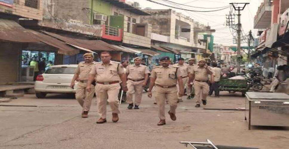निकाय चुनाव से पहले पुलिस अलर्ट, देर रात शहर में निकाला फ्लैग मार्च; संवेदनशील इलाकों का किया निरीक्षण