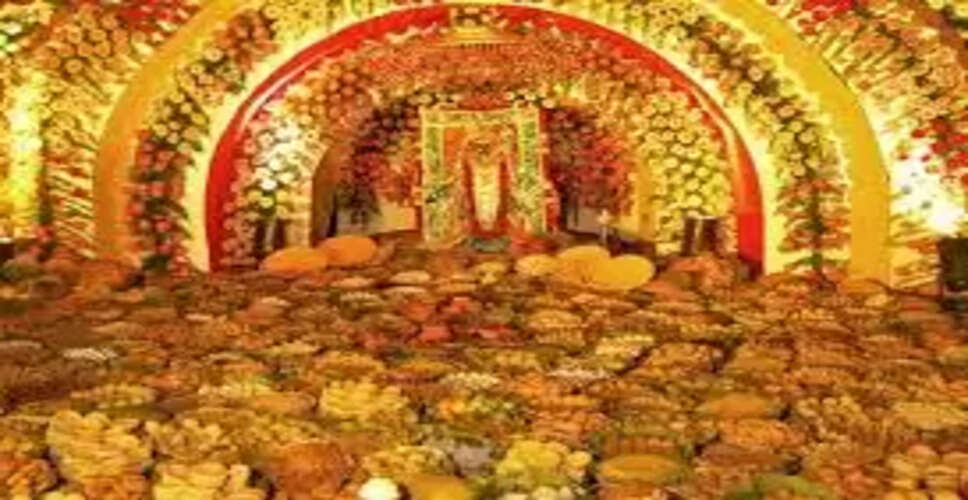 Karoli&nbsp;शारदीय नवरात्रि पर सजाई 56 भोग की झांकी, भक्तों ने ग्रहण की प्रसादी