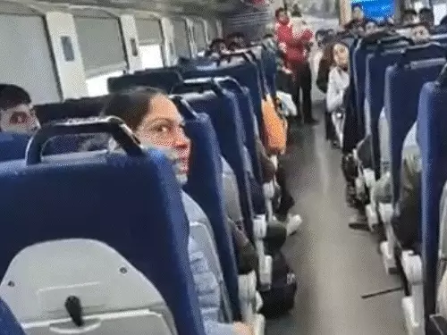 अजमेर-चंडीगढ़ वंदे भारत ट्रेन में महिला ने किया हंगामा, अन्य यात्रियों के साथ गाली-गलौज और सीट के पास थूकने की वीडियो हुई वायरल