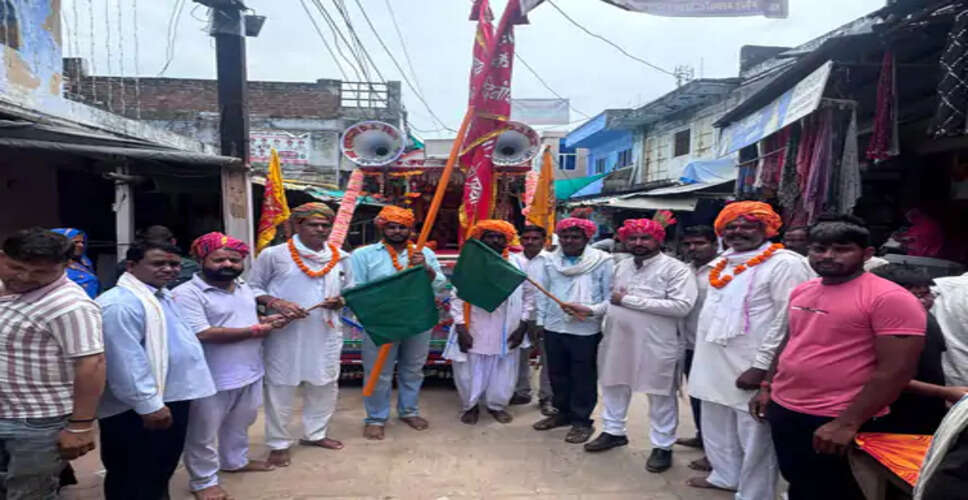 कंजौली से डीजे की धुन पर देव धाम जहाज के लिए पदयात्रा रवाना, जयकारों से गूंजा कस्बा