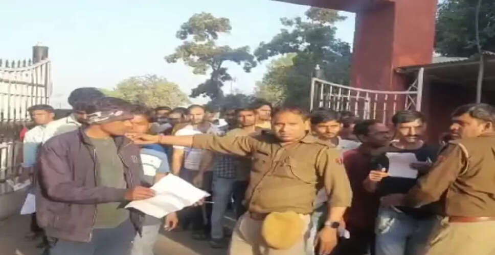 राजस्थान में आज से चार दिन की शिक्षक भर्ती परीक्षा का आयोजन शुरू हो गया है। इस बीच आज लेवल-1 (प्राथमिक विद्यालय अध्यापक) परीक्षा सुबह 10 बजे से शुरू हुई। परीक्षा-2025 के तहत लेवल-1 सामान्य श्रेणी के लिए कोटा में कुल 57 परीक्षा केंद्र बनाए गए हैं।  परीक्षा केंद्रों में 34 सरकारी और 23 प्राइवेट स्कूलों को शामिल किया गया है। परीक्षा के लिए लाखों अभ्यर्थी उपस्थित हैं, जो आगामी शिक्षा क्षेत्र में नियुक्ति पाने के लिए परीक्षा में शामिल हो रहे हैं।  अधिकारियों ने बताया कि परीक्षा केंद्रों पर पर्याप्त व्यवस्था की गई है। प्रत्येक केंद्र पर परीक्षा पर्यवेक्षक और सुरक्षा कर्मी तैनात किए गए हैं। अभ्यर्थियों की जांच के लिए मेटल डिटेक्टर और अन्य सुरक्षा उपाय भी लागू किए गए हैं।  परीक्षा के दौरान अभ्यर्थियों से अपील की गई है कि वे समय पर पहुंचें और परीक्षा के सभी नियमों का पालन करें। साथ ही मोबाइल फोन या किसी अन्य इलेक्ट्रॉनिक उपकरण को परीक्षा केंद्र में साथ न लाएं।  राजस्थान कर्मचारी चयन बोर्ड (RSCB) के अधिकारी ने बताया कि परीक्षा का आयोजन पारदर्शिता और अनुशासन बनाए रखते हुए किया जा रहा है। परीक्षा की सफलता से राज्य में प्राथमिक विद्यालयों में शिक्षकों की नियुक्ति प्रक्रिया आगे बढ़ेगी और बच्चों को गुणवत्तापूर्ण शिक्षा मिलने में मदद मिलेगी।  इस प्रकार, राजस्थान में शिक्षक भर्ती परीक्षा का पहला दिन सुरक्षित और व्यवस्थित रूप से शुरू हो गया है, और आने वाले तीन दिनों में अन्य स्तरों की परीक्षाएं भी आयोजित की जाएंगी।