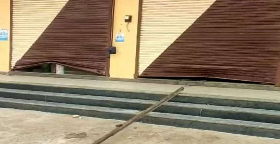 Sikar में चोरों ने ज्वैलरी शॉप का शटर तोड़ उड़ाए लाखों के गहने, मामला दर्ज 