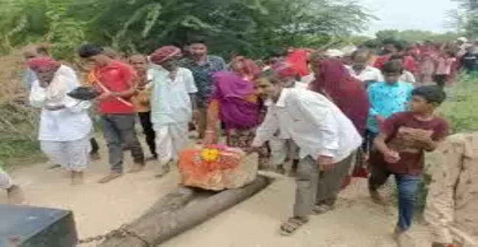 Jhalawar&nbsp;महामारी रोकने के लिए निकाली घास भैरू की शोभायात्रा