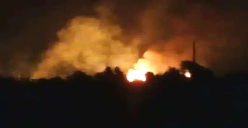 Jaisalmer जिले के फतेहगढ़ इलाके में सोलर कंपनियां ​​​​​​​जला रही हरे भरे पेड़