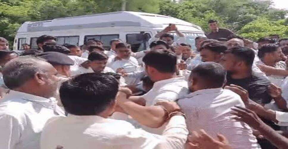 जोधपुर के मथानिया में भाजपा-कांग्रेस समर्थक आमने-सामने: तिंवरी पालिका में BJP प्रत्याशी 1 वोट से जीते; मथानिया में कांग्रेस, बालेसर में BJP का बोर्ड