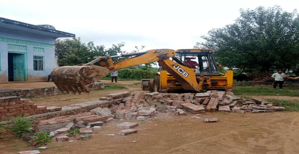 Tonk&nbsp;स्याह से कुराड़ जाने वाले रास्ते से राजस्व विभाग के अधिकारियों ने हटवाया अतिक्रमण&nbsp;