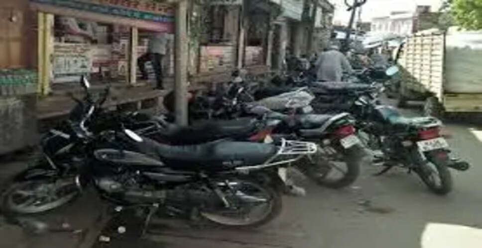 Karoli&nbsp;अस्पताल के सामने भी यातायात व्यवस्था हो रही बदहाल