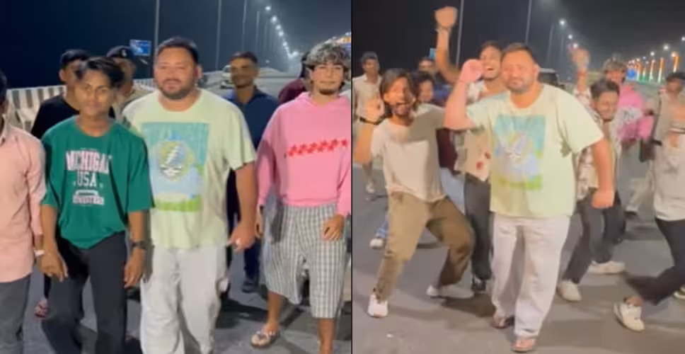 लड़कों को रील बनाते देख खुद को रोक नहीं पाईं तेजस्वी सड़कों पर लगे झूमने, अब इन्टरनेट पर ताबड़तोड़ वायरल हो राह VIDEO&nbsp;