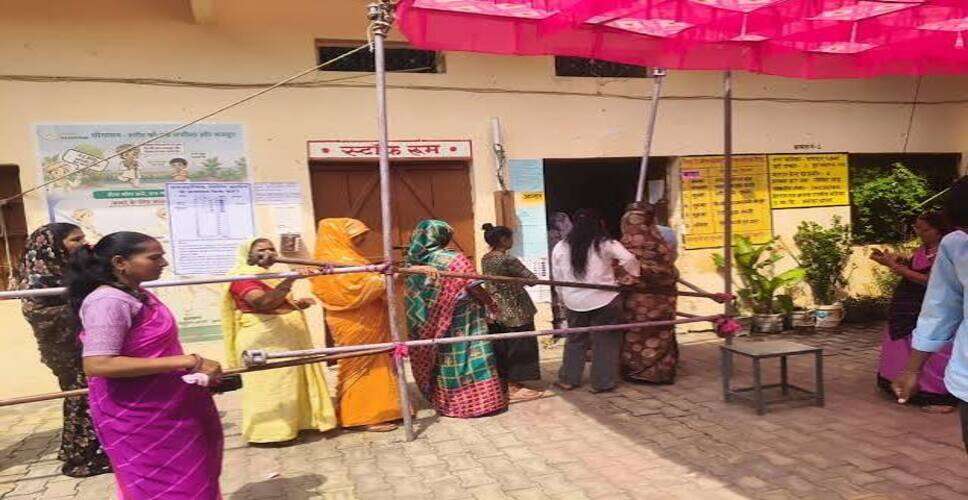 झालावाड़ पंचायत चुनाव: दोपहर 1 बजे तक 43.74% मतदान, मनोहर थाना में सबसे ज्यादा वोटिंग; अकलेरा सबसे पीछे