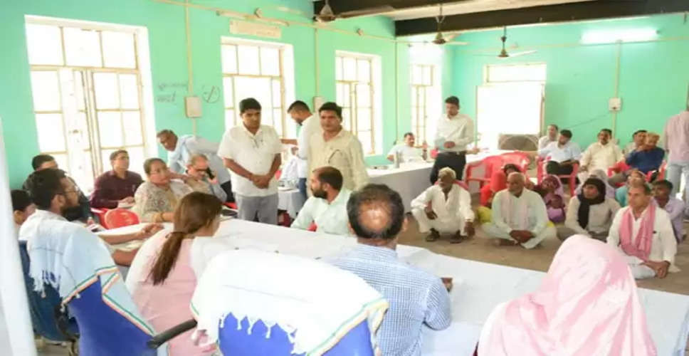 Churu बीनासर में कलक्टर ने सुना ग्रामीणों का दु:ख-दर्द