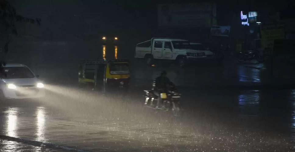 Udaipur रात को बारिश के बाद मौसम हुआ ठंडा, उमस से राहत