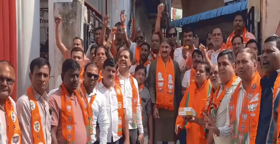 Karoli&nbsp;हरियाणा में भाजपा की जीत पर जिले में जश्न, बांटी मिठाई