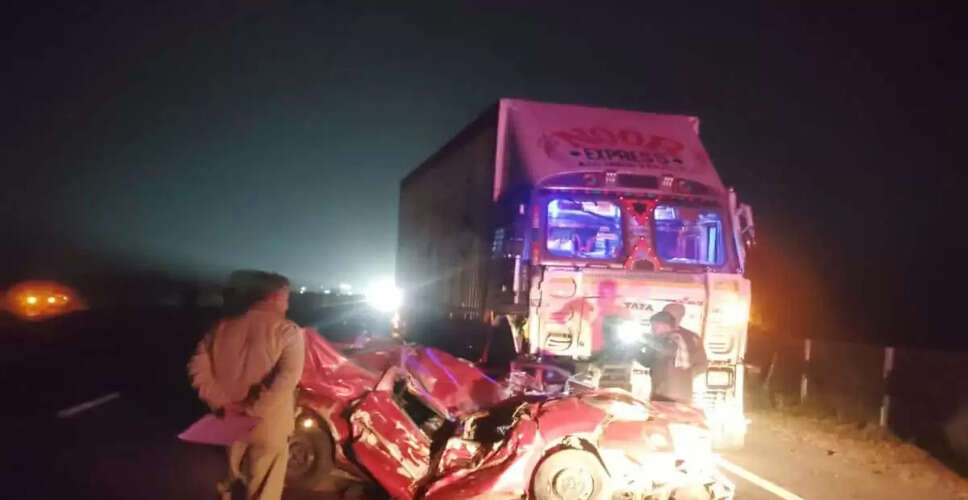 चित्तौड़गढ़ में दर्दनाक सड़क हादसा: ट्रेलर की टक्कर से बिजनेसमैन और पत्नी की मौत, 6 साल का बेटा हुआ अनाथ