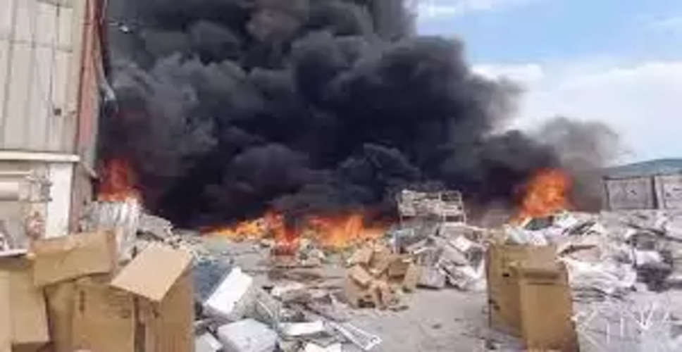 Alwar  में कूलर बनाने वाली फैक्ट्री में भीषण आग, लाखों का नुकसान 