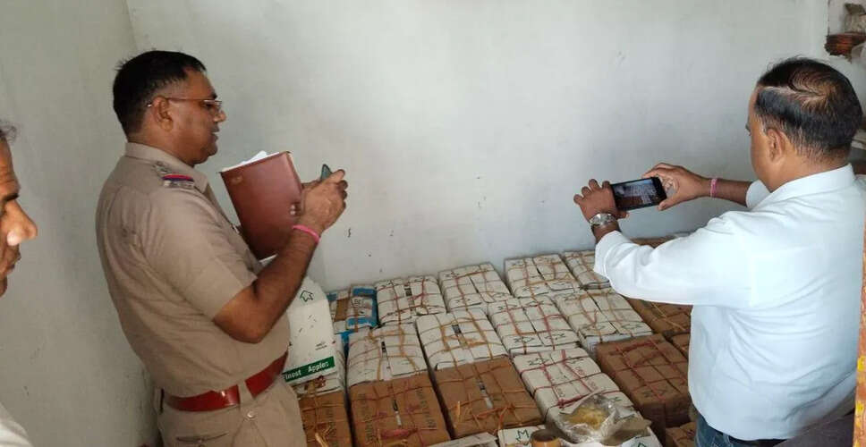 Karoli&nbsp;पुलिस ने मावा बर्फी से भरी पिकअप पकड़ी, नमूने लिए