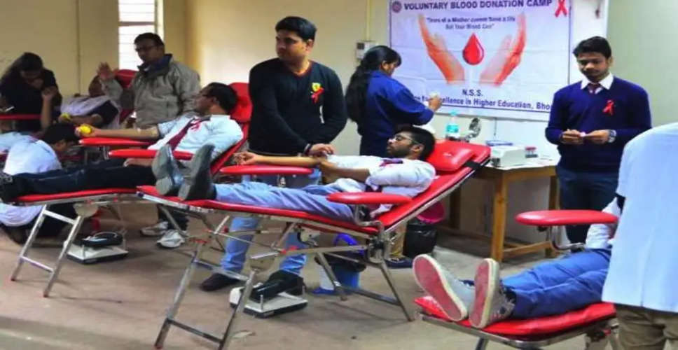 Alwar चिकित्सा शिविरों में युवाओं ने किया रक्तदान, संस्थानों ने लगाए शिविर