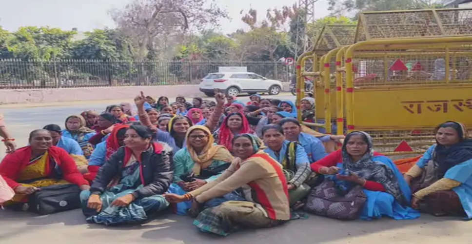 Bhilwara वेतन बढ़ाने की मांग को लेकर आशा सहयोगिनियों ने किया प्रदर्शन