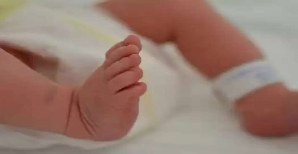 जुड़वां बेटियों के जन्म पर पति ने दिखाया बेरुखी! पत्नी को सड़क पर छोड़ा, चारपाई से फेंकने का भी लगाया आरोप