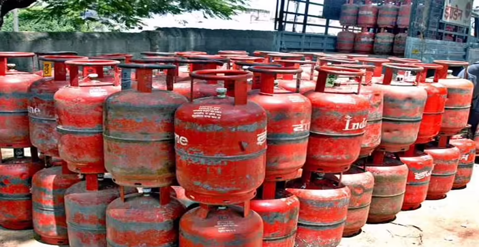 Jaipur&nbsp;घरेलू एलपीजी सिलेंडर में आज से 50 रुपये की हुई बढ़ोतरी