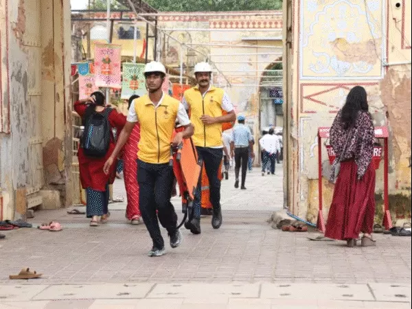 गोविंद देवजी मंदिर परिसर में अचानक मची भगदड़, दर्शनार्थियों में अफरा-तफरी; पुलिस और राहत दल ने संभाला मोर्चा
