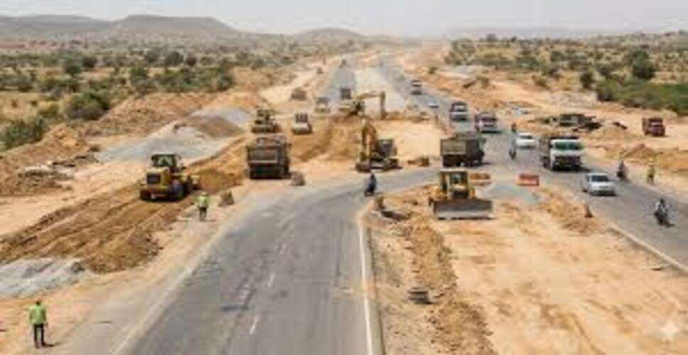 अलवर में मस्जिद के गेट पर संदिग्ध पेट्रोल बम फेंकने की घटना, बाइक और गेट में लगी आग