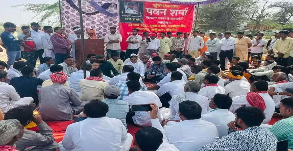 Nagaur&nbsp;पानी की किल्लत पर सरपंच का धरना, खुद के निकले तीन अवैध कनेक्शन