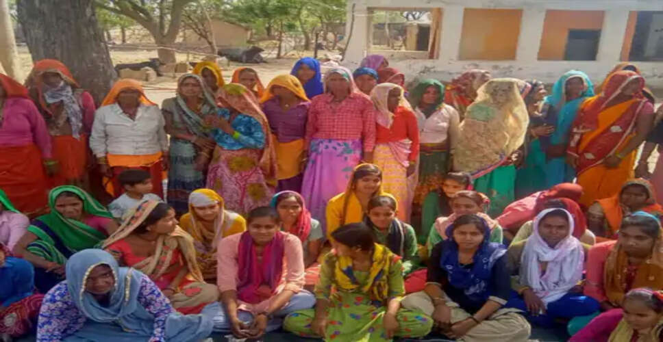 Alwar में ज्योतिबा फुले जयंती पर महिलाओं ने लिया बेटियों को पढ़ाने का संकल्प