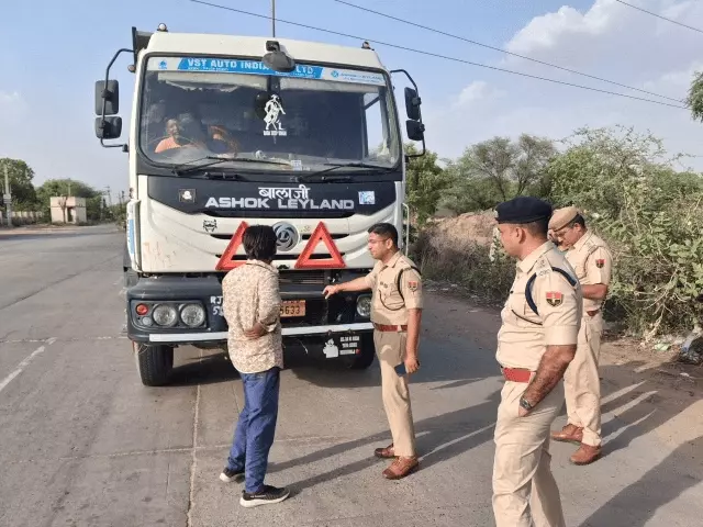 सड़क हादसों पर अंकुश लगाने की पहल, एसपी ने किया झुंझुनूं-नवलगढ़ मार्ग का निरीक्षण