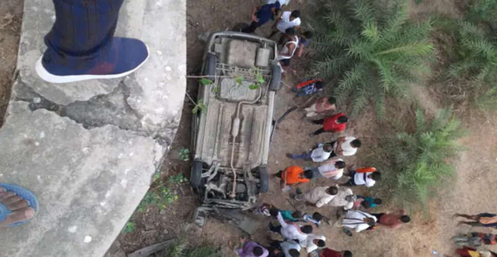 Hanumangarh&nbsp;में बारातियों से भरी कार पलटी, पांच लोग घायल