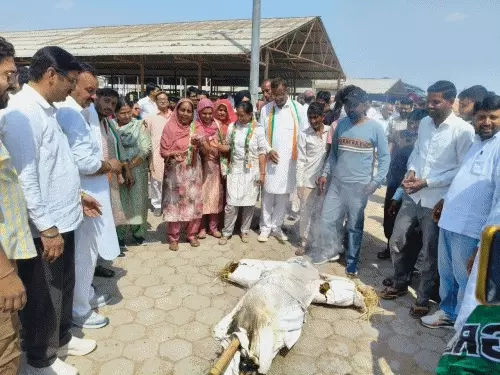 अनूपगढ़ में कांग्रेस का गैस सिलेंडर कीमतों के खिलाफ प्रदर्शन, विधायक शिमला नायक ने सरकार पर साधा निशाना