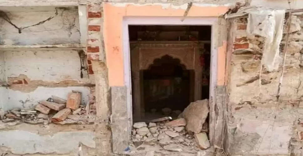 Rajasthan Breaking News: अलवर में 300 साल पुराने तीन मंदिरों को तोड़ा गया, मास्टर प्लान के नाम पर चला बुलडोजर