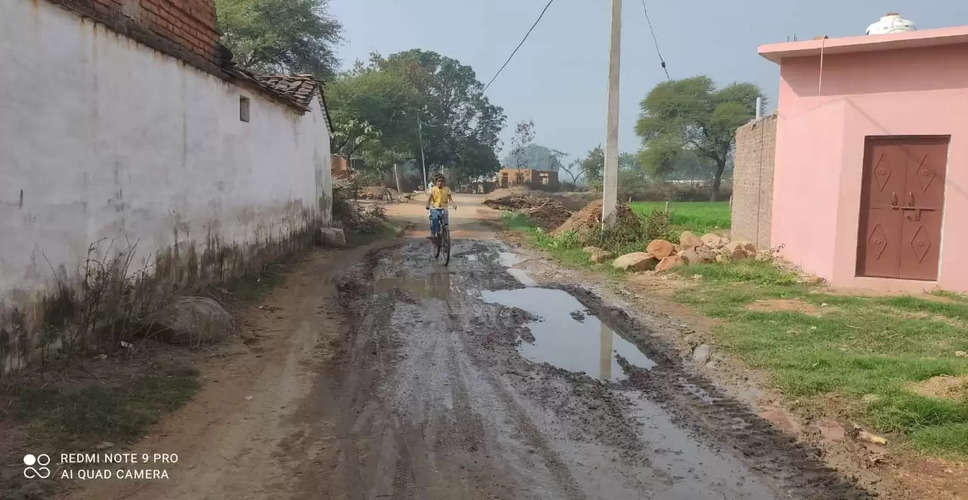 Jhunjhunu सीतसर के ग्रामीणों ने हाईवे के लिंक रोड पर गंदा पानी निकासी का काम रोका